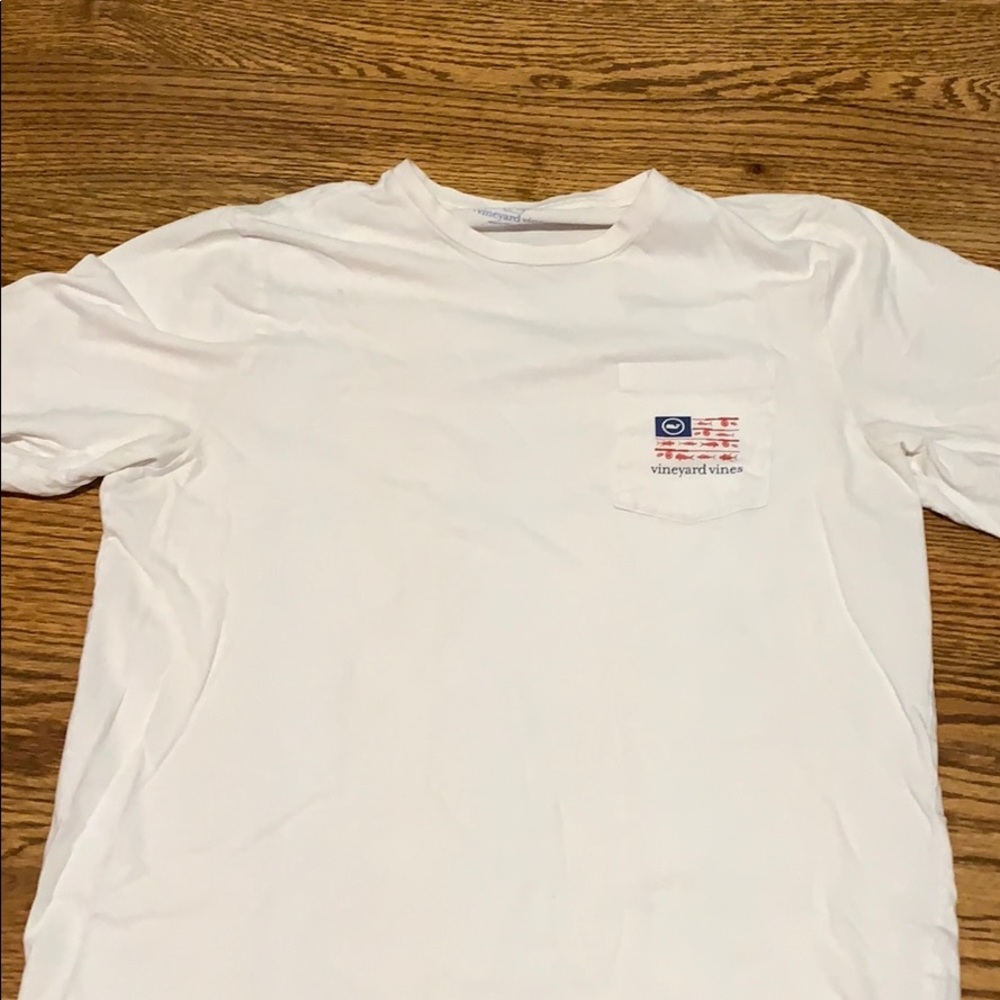 Vineyard vine t-shirt